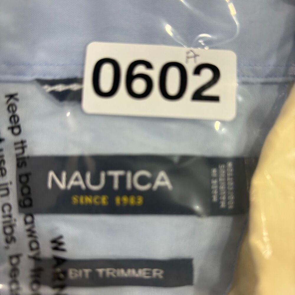 Nautica Men’s Light Yellow Button-Down Shirt Large A Bit Trimmer 100% Cotton Cas - Picture 8 of 8